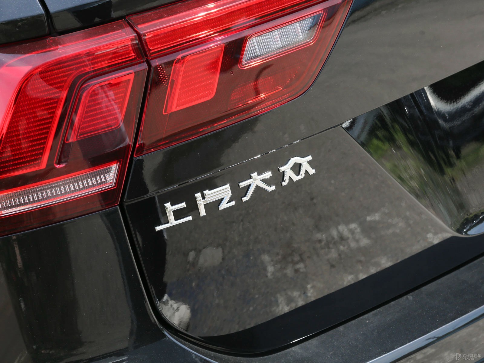 途觀L 2022款 330TSI 自動(dòng)兩驅(qū)智享版 在流動(dòng)光影中的從容之美